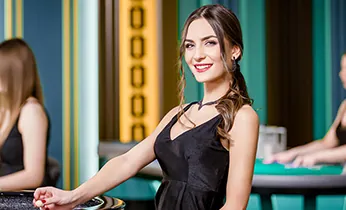 Cảnh đại dương đầy màu sắc với các loại cá và súng bắn cá